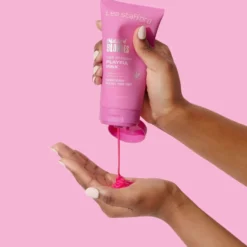 LEE STAFFORD Bleach Blondes Kiss of Colour Playful Pink Treatment koloryzująca odżywka do włosów 150ml